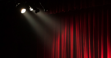 What qualifications does a film lighting technician need?